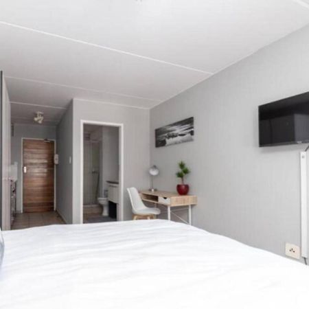 Leas Furnished Apartments - Capital Hill Pretoria-Noord Extérieur photo