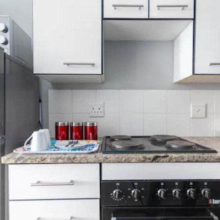 Leas Furnished Apartments - Capital Hill Pretoria-Noord Extérieur photo